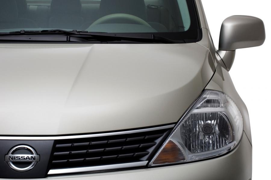  Nissan Tiida Sedan 2005 года  (фото 39 из 50)